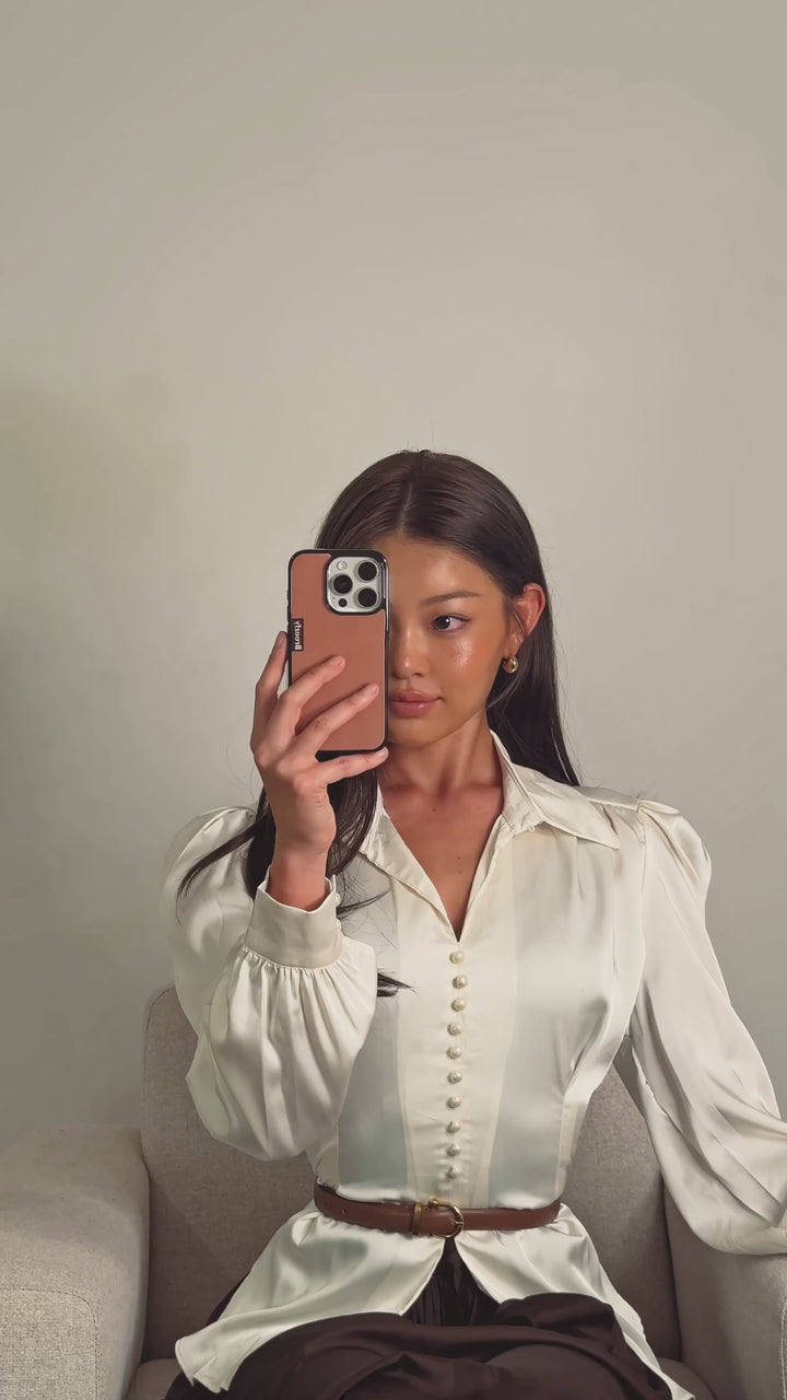 MOCHA MOUSSE Vivid iPhone Case